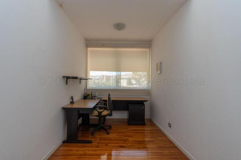 Foto Casa en Venta en Colinas del Tamanaco, Caracas, Distrito Federal - U$D 360.000 - CAV168628 - BienesOnLine