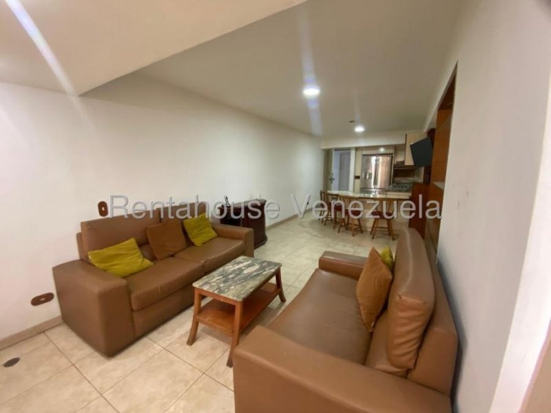 Excelente apartamento en alquiler Colinas de la California Caracas