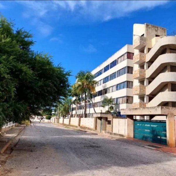 Foto Apartamento en Venta en pampatar, Avenida Aldonza Manrique playa el angel, Nueva Esparta - U$D 21.000 - APV229139 - BienesOnLine