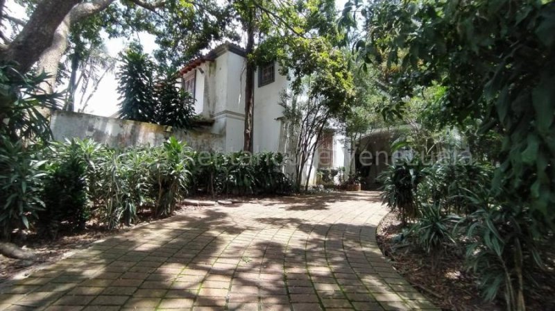 Foto Casa en Venta en Prados del Este, Caracas, Distrito Federal - U$D 1.999.999 - CAV221365 - BienesOnLine