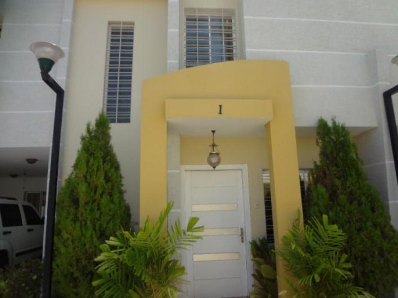 Foto Casa en Venta en Av. Guajira, Maracaibo, Zulia - BsF 1.600.000 - CAV43247 - BienesOnLine