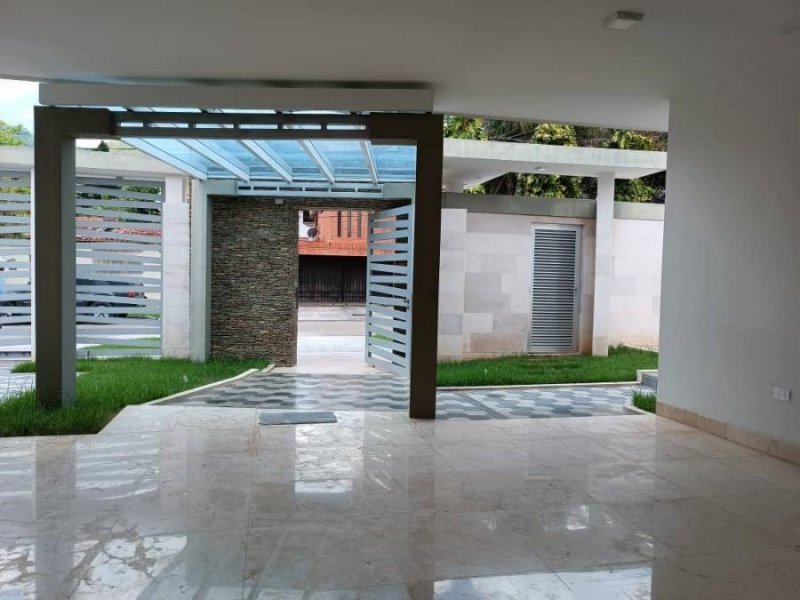 Foto Casa en Venta en GUAPARO, Valencia, Carabobo - U$D 450.000 - CAV239295 - BienesOnLine