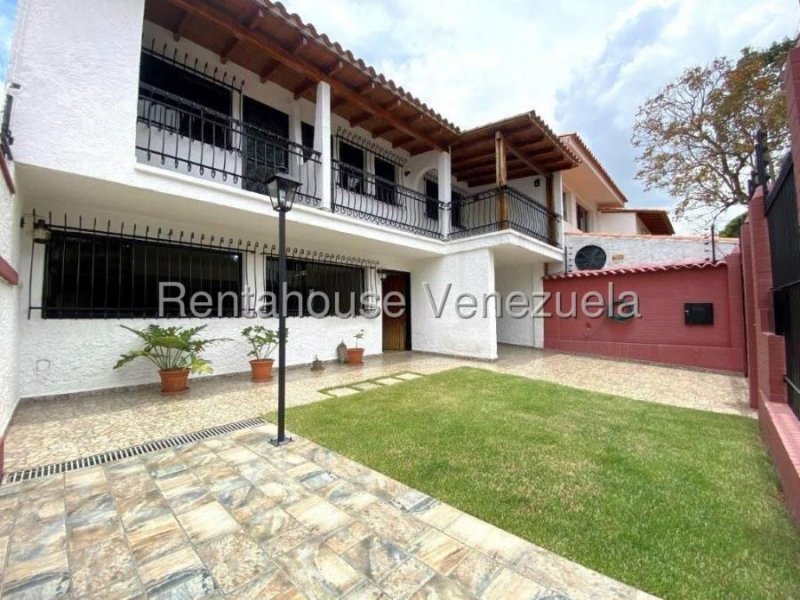 Hermosa casa en venta Santa Cecilia Caracas