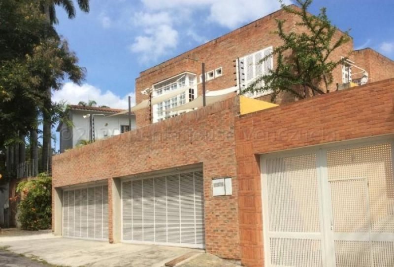 Hermosa y Amplia Casa en Venta La Floresta Caracas 22-8732