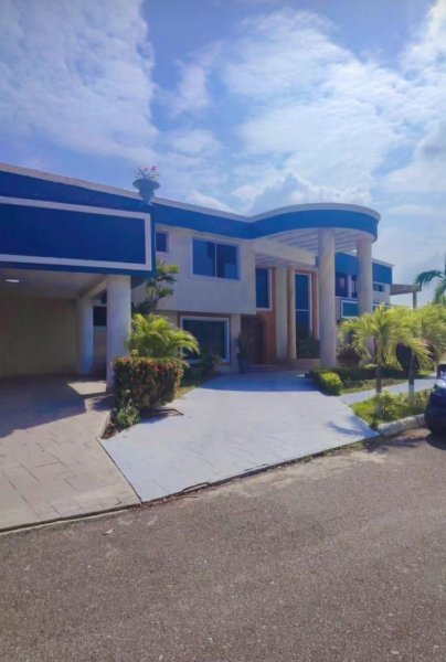 Casa en Venta en  Diego Bautista Urbaneja, Anzoátegui