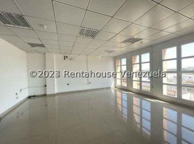 Foto Local en Venta en Carirubana, Urbanización Santa Irene, Falcón - LOV226254 - BienesOnLine