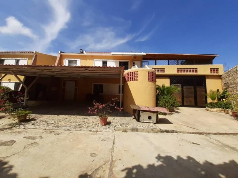 Foto Casa en Venta en Tucacas, Tucacas, Falcón - U$D 85.000 - CAV170075 - BienesOnLine