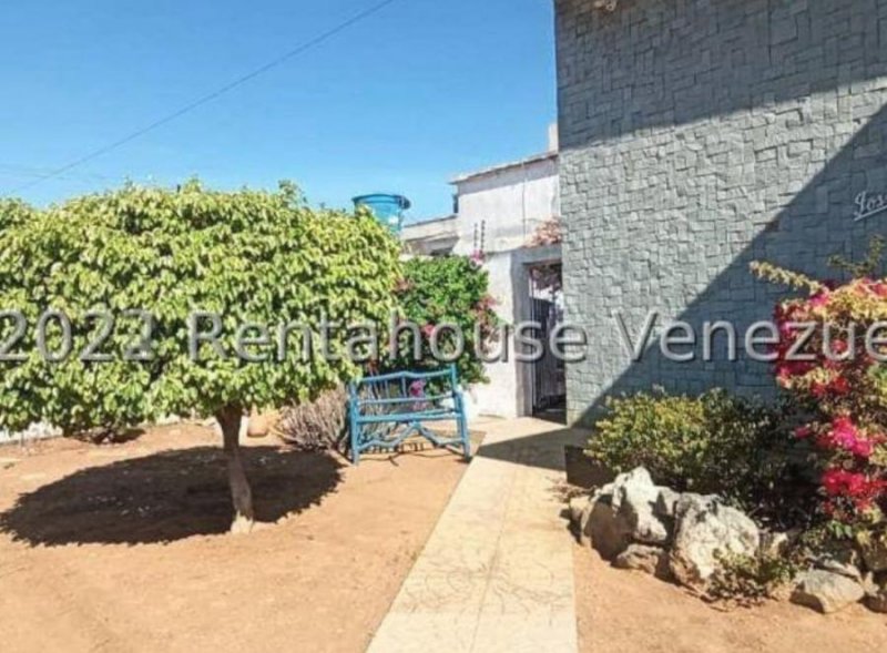 Linda Casa en venta ubicada en La Urbanización Casacoima Punto Fijo Estado Falcón...!