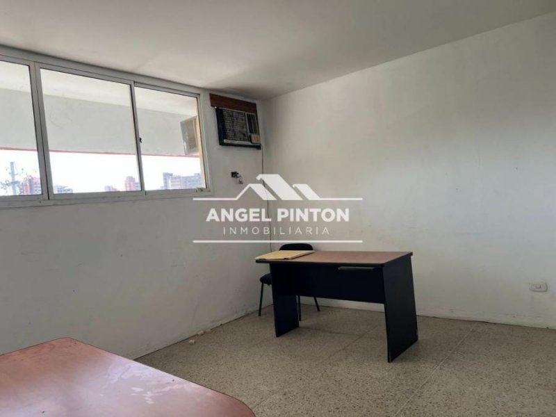 LOCAL COMERCIAL ALQUILER AV. 3Y MARACAIBO API 6886
