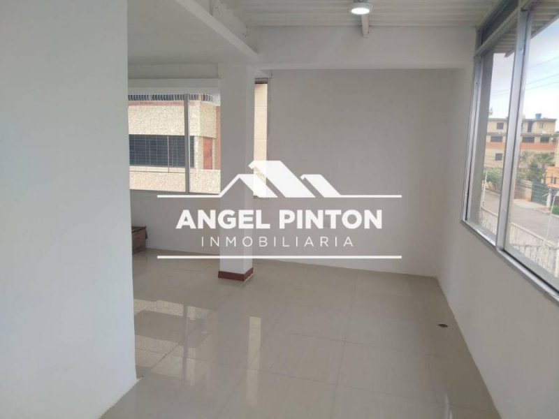 Foto Local en Alquiler en ESTE, Maracaibo, Zulia - U$D 240 - LOA246882 - BienesOnLine