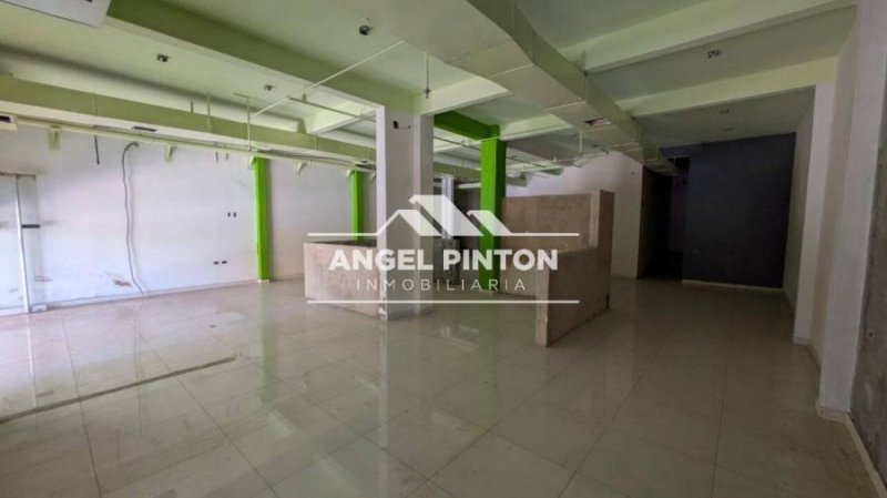 LOCAL COMERCIAL ALQUILER AV. EL MILAGRO MARACAIBO API 6732