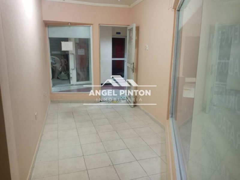 LOCAL COMERCIAL EN ALQUILER CC CIUDAD CHINITA MARACAIBO API 6972 JANETTE PEREZ