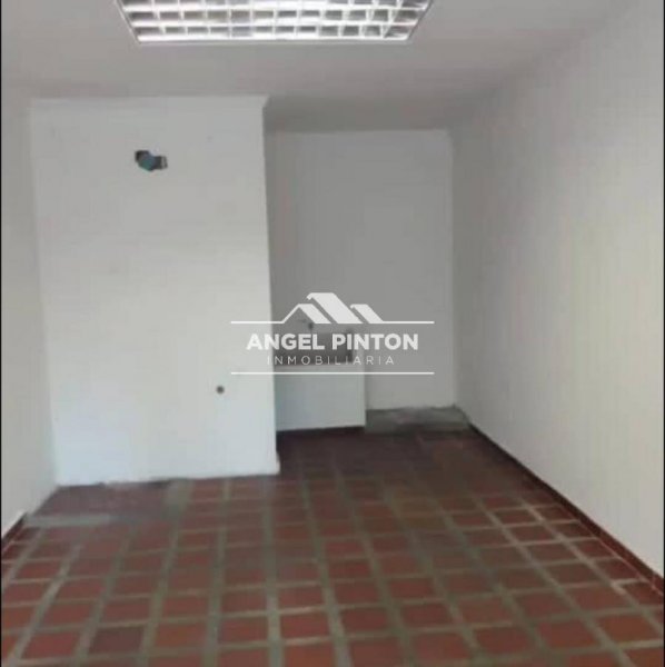 Foto Local en Alquiler en Este, Maracaibo, Zulia - U$D 350 - LOA253260 - BienesOnLine