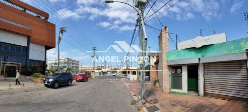 Foto Local en Alquiler en Santa Rita, Maracaibo, Zulia - U$D 280 - LOA237050 - BienesOnLine