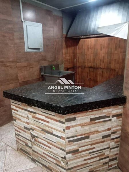 LOCAL COMERCIAL EN ALQUILER / VENTA CC CIUDAD CHINITA MARACAIBO API 17153