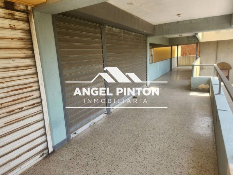 LOCAL COMERCIAL EN VENTA MARACAIBO CC LA PARAGUA MARACAIBO API 68713