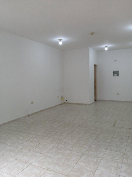 Foto Local en Venta en Edmundo Barrios, El Tigre, Anzoátegui - U$D 13.000 - LOV215318 - BienesOnLine