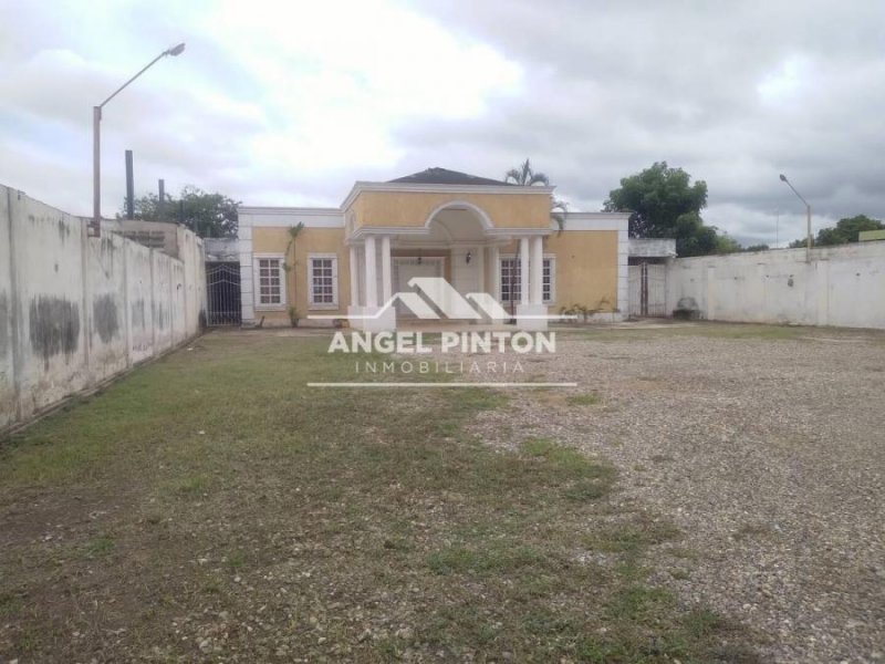 Foto Local en Venta en Cabimas, Zulia - U$D 45.000 - LOV199973 - BienesOnLine