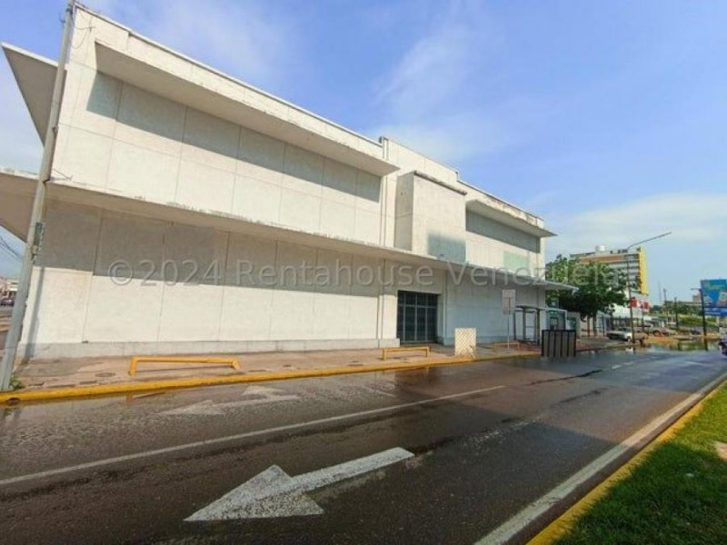 Foto Local en Alquiler en Maracaibo, Zulia - U$D 7.000 - LOA237795 - BienesOnLine