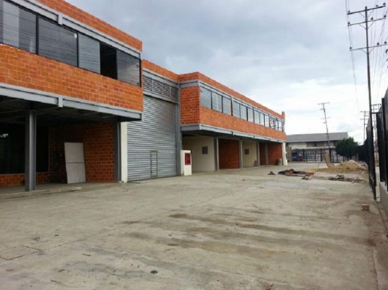 Foto Local en Alquiler en Carabobo, Valencia, Carabobo - BsF 400.000 - LOA78483 - BienesOnLine