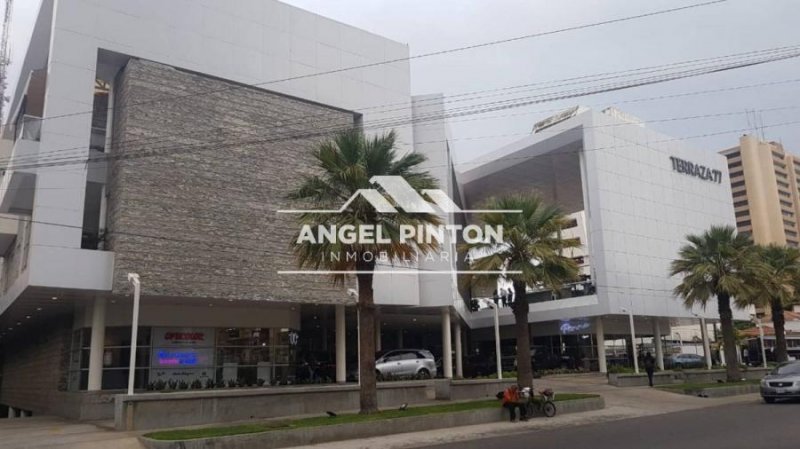 LOCAL  EN VENTA EN 5 DE JULIO. CENTRO COMERCIAL TERRAZA 77. API 6181