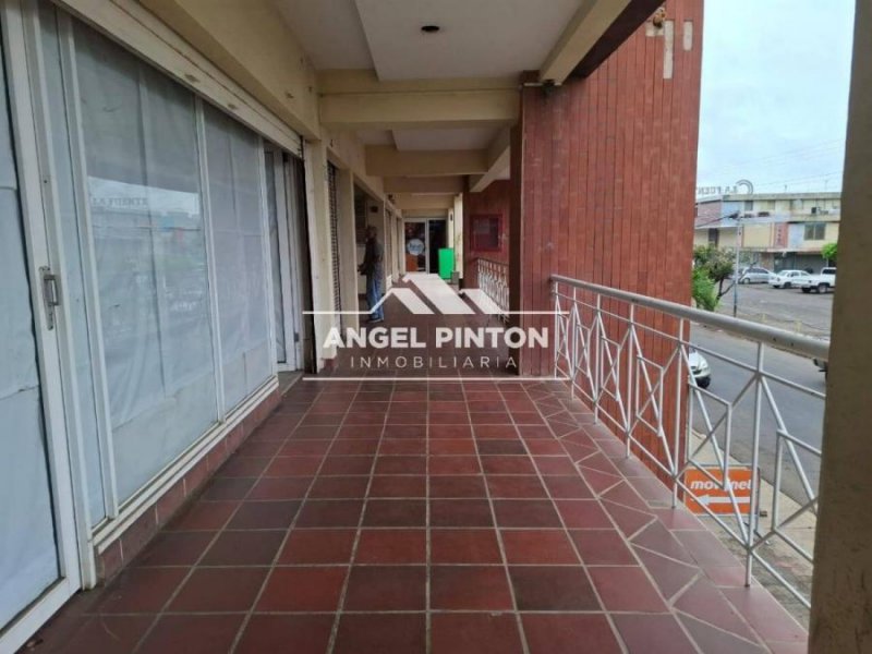 LOCAL EN VENTA EN C.C. COSTA MARFIL CABIMAS API 7120
