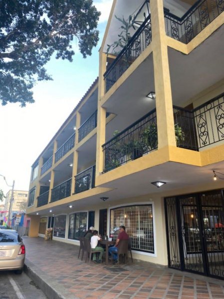 LOCAL EN VENTA ó ALQUILER CC EL HATILLO EN NAGUANAGUA  FOL-519