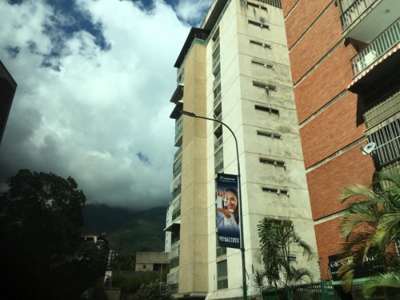 Foto Apartamento en Venta en Chacao, Los Palos Grandes Chacao, Distrito Federal - U$D 155.000 - APV221618 - BienesOnLine