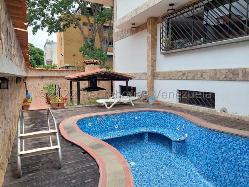 Foto Casa en Venta en El Marques, Caracas, Distrito Federal - U$D 250.000 - CAV204092 - BienesOnLine