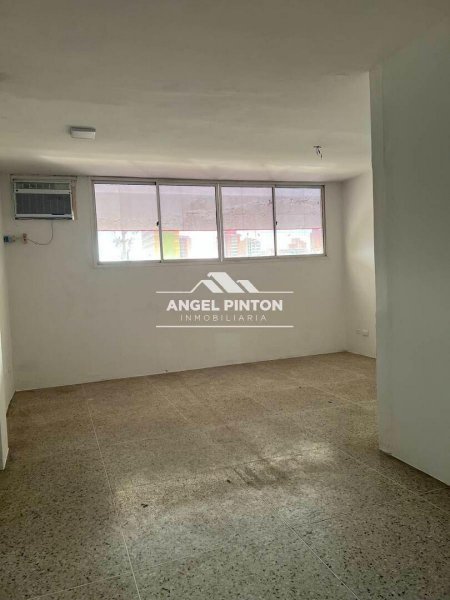 OFiCINA ALQUILER AV 5 JULIO MARACAIBO API 7163