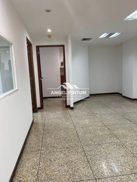 OFICINA ALQUILER AV. UNIVERSIDAD MARACAIBO API 6930 JANETTE PEREZ