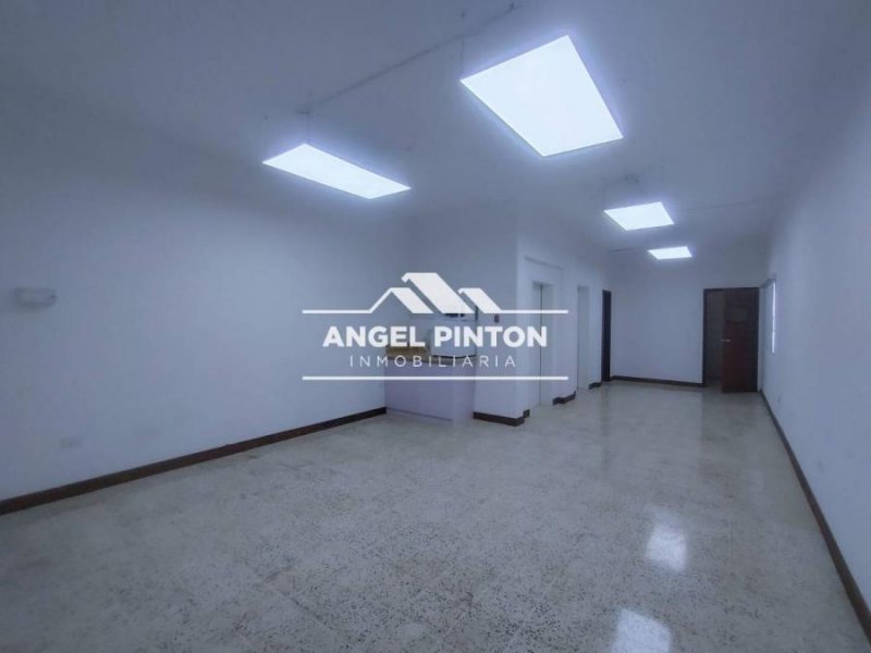 Foto Oficina en Alquiler en Maracaibo, Zulia - U$D 400 - OFA244691 - BienesOnLine