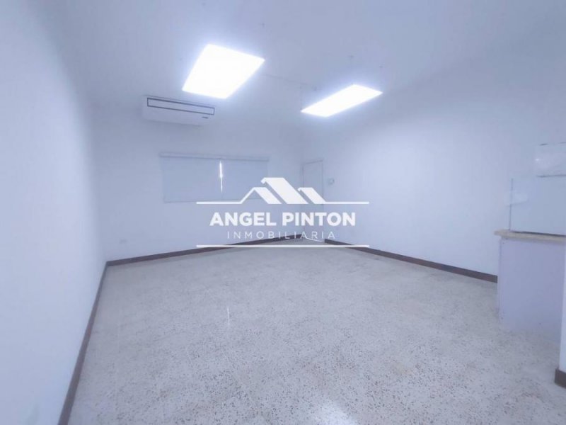 Foto Oficina en Alquiler en Maracaibo, Zulia - U$D 400 - OFA245477 - BienesOnLine