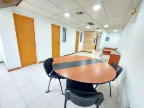 Oficina en alquiler Barcelona. C.C Colonial