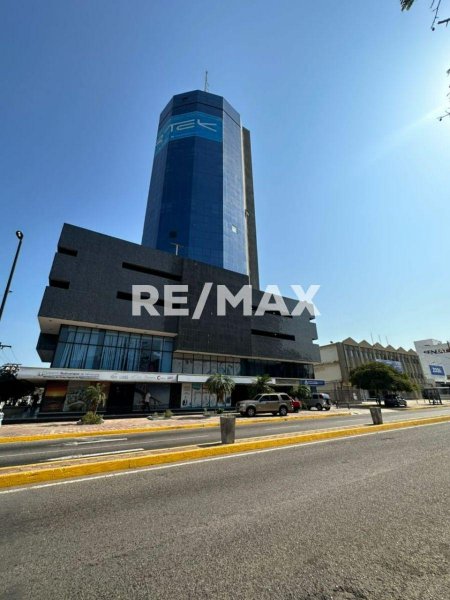 Oficinas en Alq. Torre Cristal. Remax Millenium