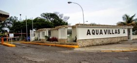 Parcela amplia con vista al canal en hermoso conjunto de Casas Bote PLC