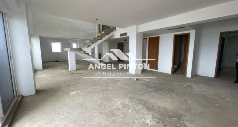 PENTHOUSE EN VENTA AV EL MILAGRO MARACAIBO API 70892