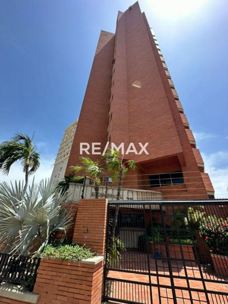 Penthouse en Venta Edif. Esparragal Sector La Lago Remax Millenium