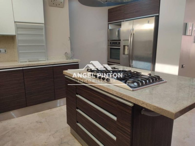 PENTHOUSE EN VENTA EN LA LAGO MARACAIBO API 4449