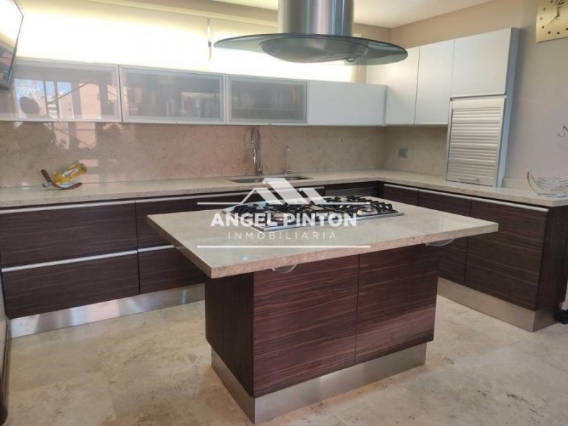PENTHOUSE EN VENTA EN LA LAGO MARACAIBO API 4449