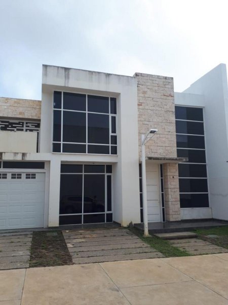 Foto Quinta en Venta en Ciudad Guayana, Bolívar - U$D 450.000 - QUV150938 - BienesOnLine