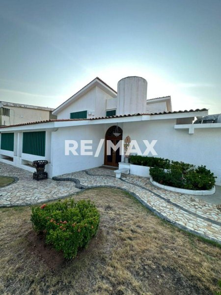 Quinta en Venta Urb. Los Olivos Remax Millenium