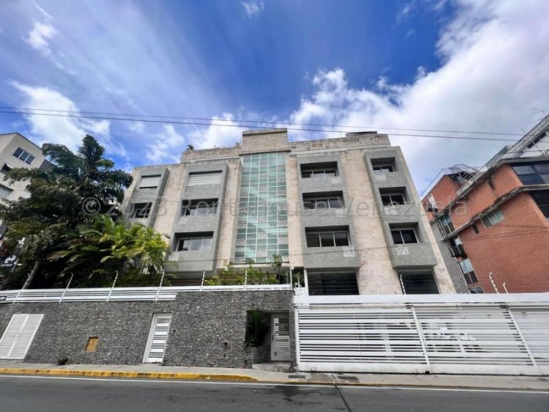 Remodelado Edificio en Venta en Los Palos Grandes Vanessa Sayago MLS #23-27085