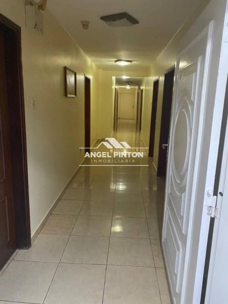 RESIDENCIA EN VENTA EN LA CURVA DE MOLINA MARACAIBO API 20010