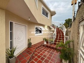 RESIDENCIA EN VENTA EN LA CURVA DE MOLINA MARACAIBO API 20010 JANETTE PEREZ
