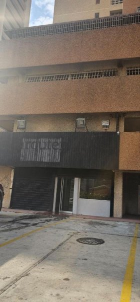 SE ALQUILA LOCAL, COMERCIAL SECTOR DR. PORTILLO CERCA DE PLAZA DE LA REPUBLICA A PIE CALLE MARACAIBO