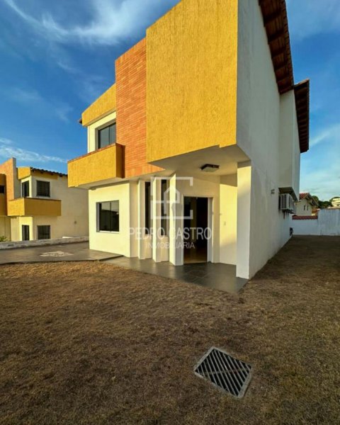 Se vende amplio town house ubicado residencial Athenea Place, en Villa Granada, Puerto Ordaz