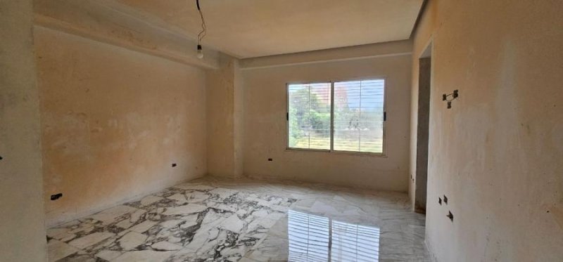 SE VENDE APARTAMENTO  EN LAGO MARACAIBO CON PLANTA Y POZO 