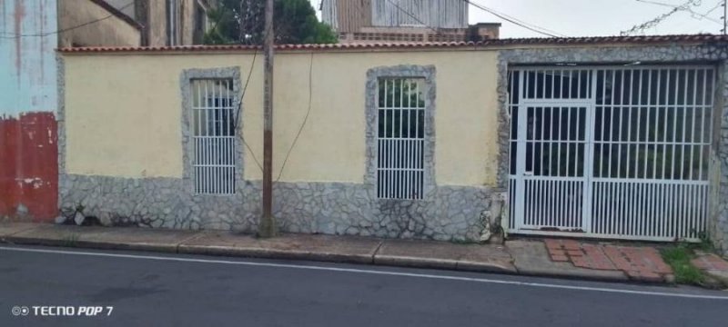 SE VENDE CASA CALLE PRINCIPAL LA CHARNECA NEGOCIABLE