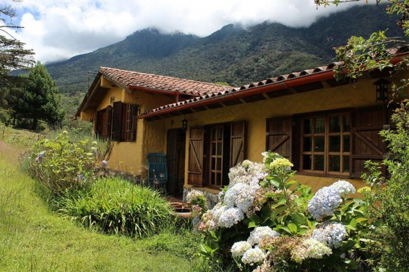 Se Vende Casa con cabaña en el Valle (Gran potencial turístico)